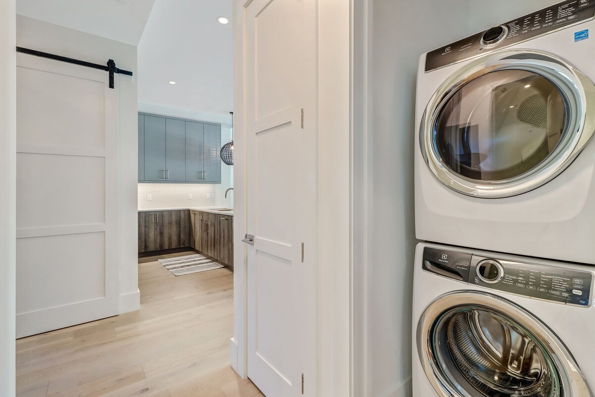 Photo 9 of Welcome to the Epitome of Modern Chic: Your Olde Naples Getaway!