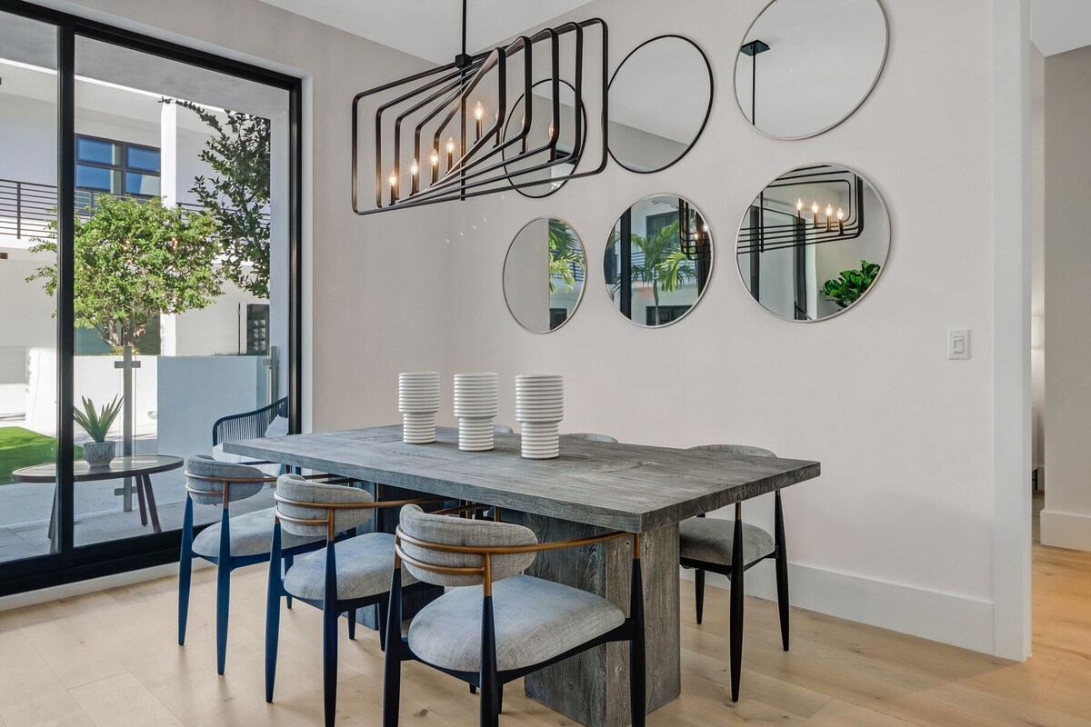 Photo 5 of Welcome to the Epitome of Modern Chic: Your Olde Naples Getaway!