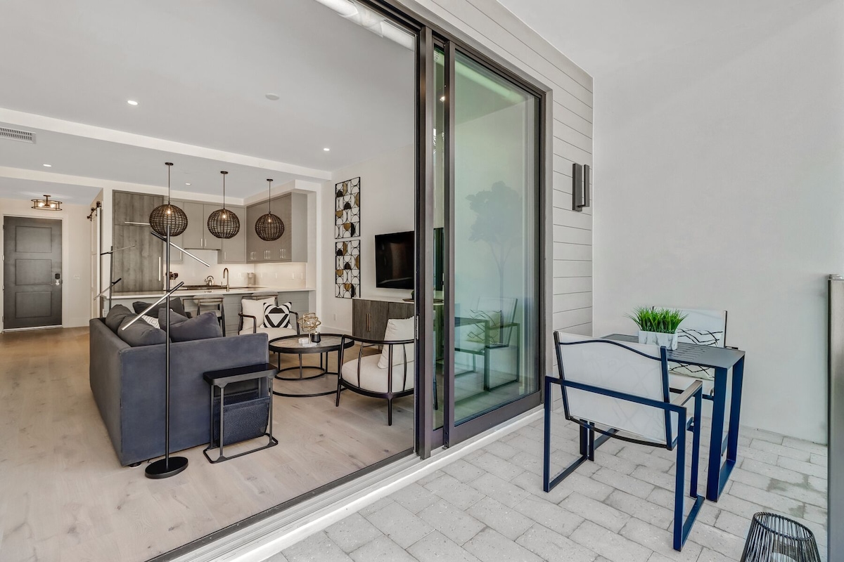 Photo 14 of Welcome to the Epitome of Modern Chic: Your Olde Naples Getaway!