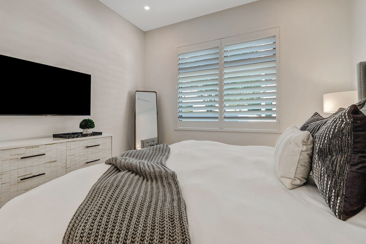 Photo 17 of Welcome to the Epitome of Modern Chic: Your Olde Naples Getaway!