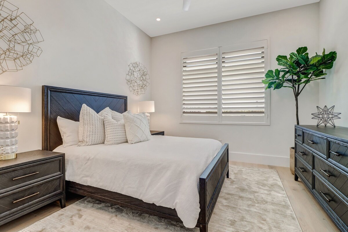 Photo 22 of Welcome to the Epitome of Modern Chic: Your Olde Naples Getaway!