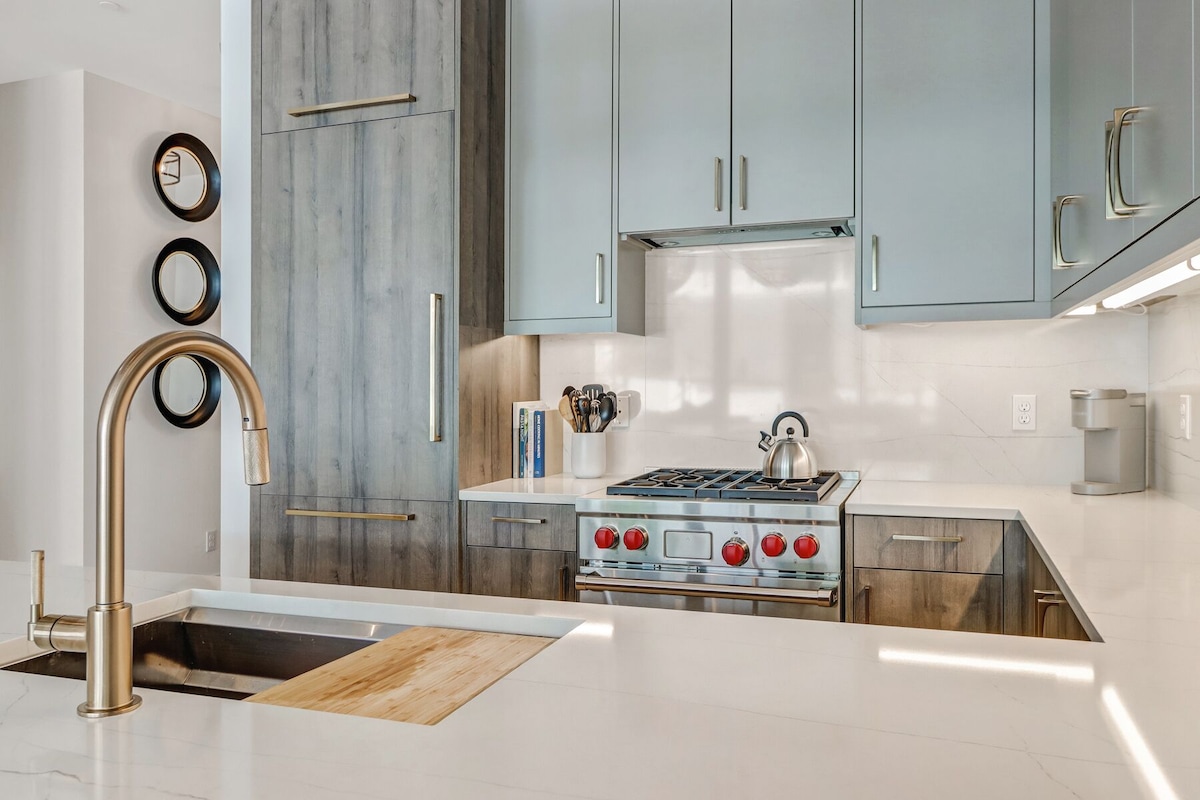 Photo 8 of Welcome to the Epitome of Modern Chic: Your Olde Naples Getaway!
