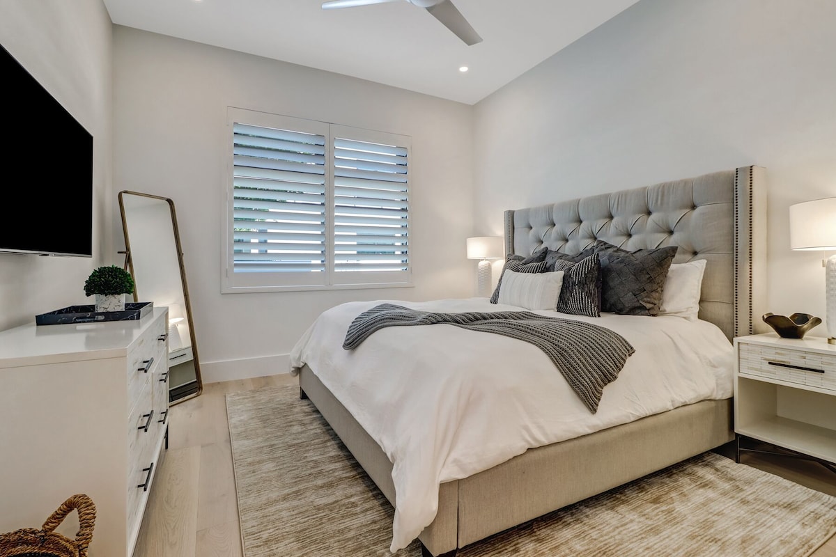 Photo 16 of Welcome to the Epitome of Modern Chic: Your Olde Naples Getaway!