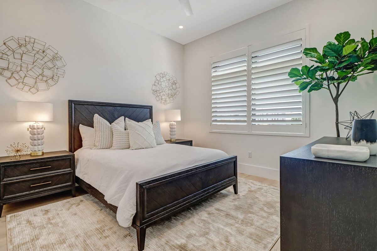 Photo 21 of Welcome to the Epitome of Modern Chic: Your Olde Naples Getaway!