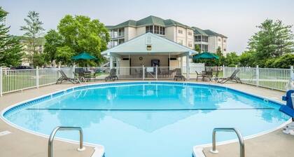 Branson | Easy Lake Retreat | Pool + Lake