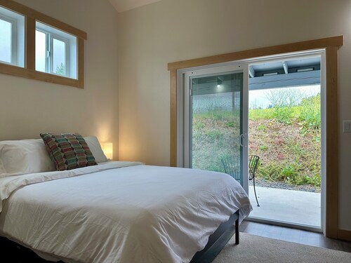 European Style Cottage in Oregon's Willamette Valley Wine Country - Cottage #1