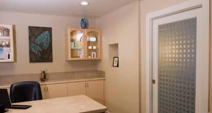 Las Vegas | Couples Vegas Retreat | Pool + Hot Tub