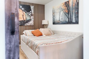 3 bedrooms, desk, free WiFi, bed sheets