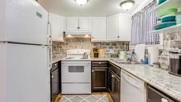 Fridge, microwave, stovetop, dishwasher