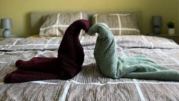 2 bedrooms, iron/ironing board, travel cot, free WiFi