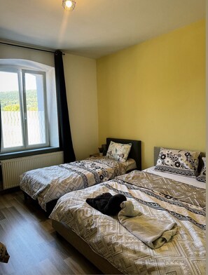 2 bedrooms, iron/ironing board, travel crib, free WiFi