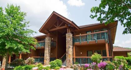 Gatlinburg | Relaxed Cabin Retreat | Pool + Golf