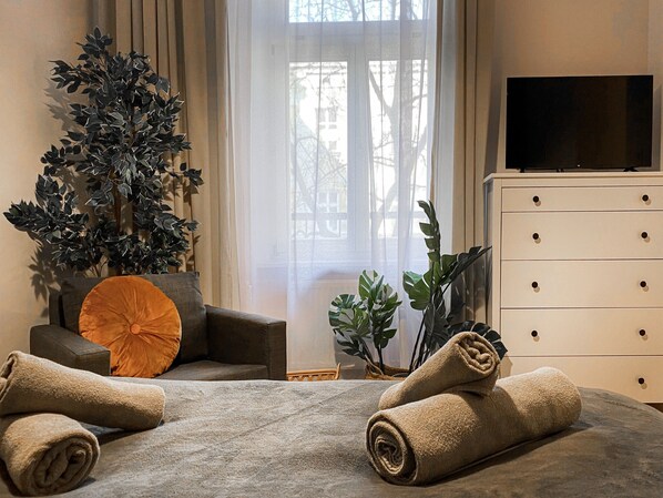 1 habitación, tabla de planchar con plancha, wifi gratis y ropa de cama 