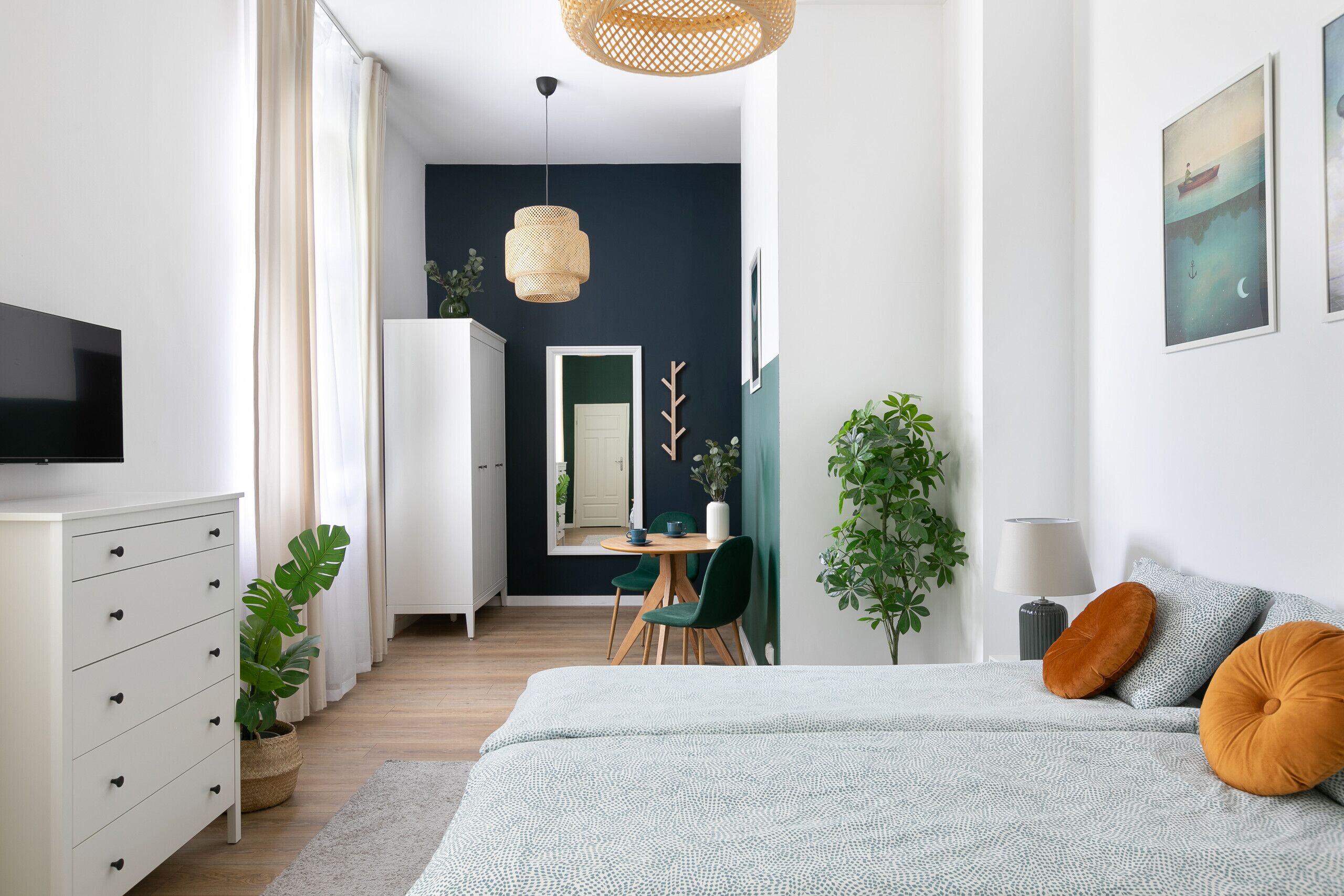 Free WiFi, bed sheets