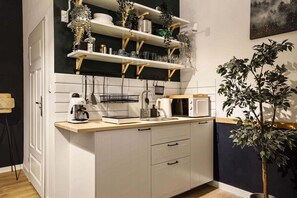 Kühlschrank, Mikrowelle, Geschirrspüler