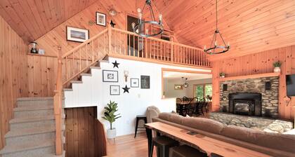 Edelweiss! A Luxurious 5 Bed Ski Chalet 5 Mins to Jay Peak, Vermont