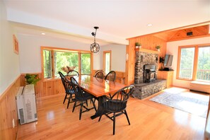 Interior - Edelweiss! A Luxurious 5 Bed Ski Chalet 5 Mins to Jay Peak, Vermont (Westfield)