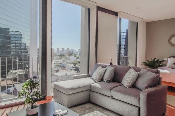 42-inch Smart TV with digital channels - Tribu Chapultepec 67 (Guadalajara)