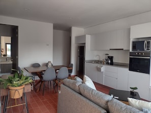 Full-sized fridge, microwave, oven, blender