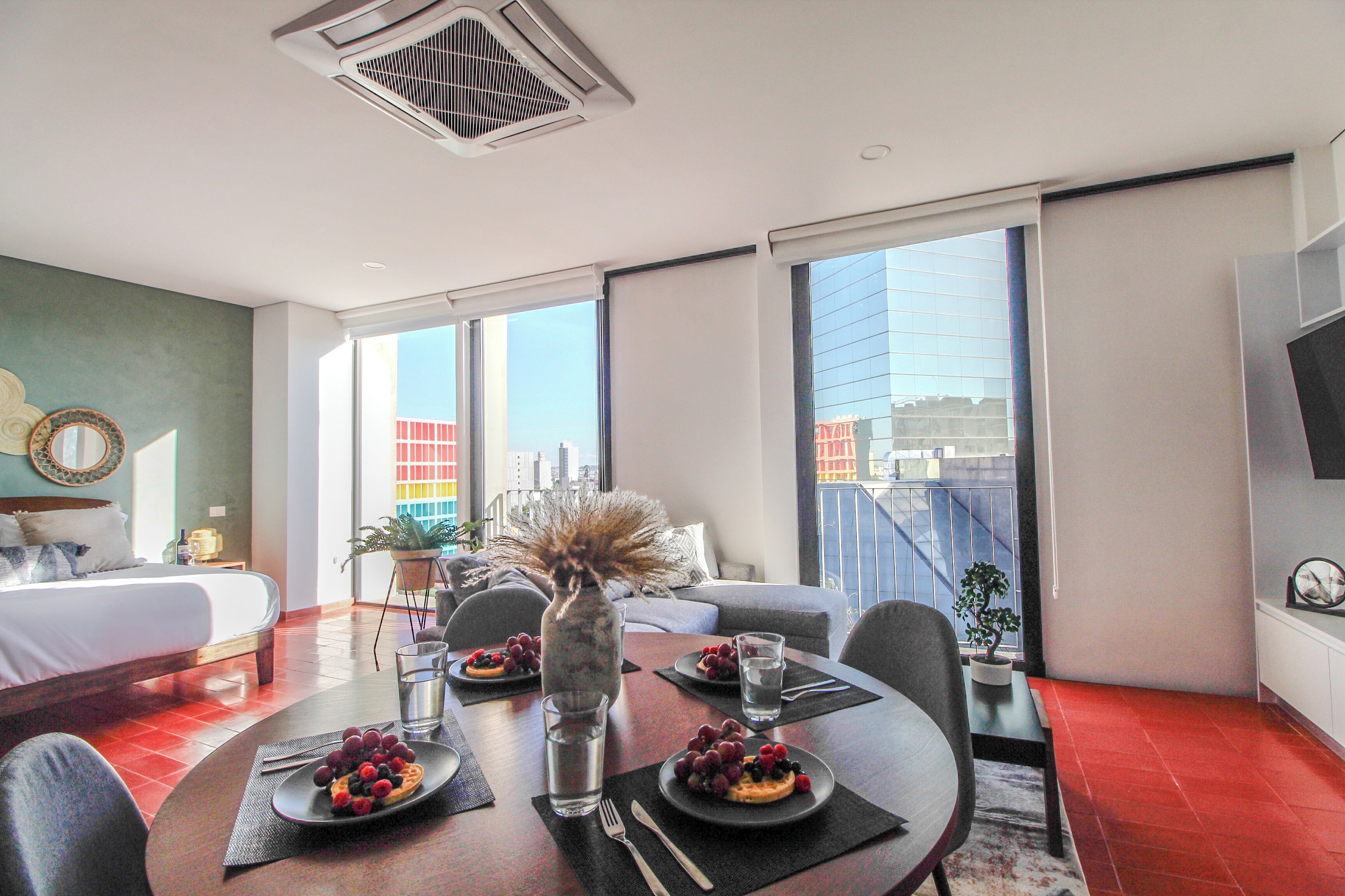 Apartemen Tradisional | Area keluarga | Smart TV 42-inci dengan saluran TV digital