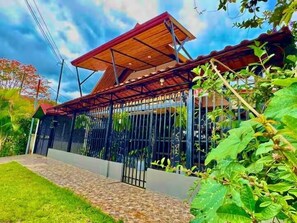 Exterior - Beautiful BIG Chalet, in the country side of Riveras de Perez Zeledon,Costa Rica (Rivas)