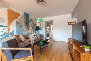 公寓 | 起居区 | 55-英寸智能电视（配备有线频道）、Netflix、流媒体服务