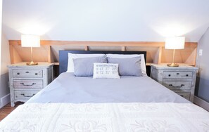 3 bedrooms, desk, iron/ironing board, travel cot