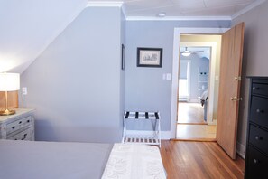 3 sovrum, skrivbord, strykjärn/strykbräda och resesäng