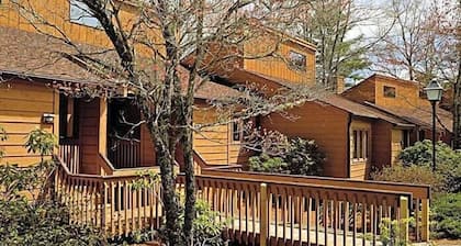 Sapphire | Family Nature Getaway | Pool + Golf | 2BR