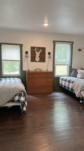 1 makuuhuone, työpöytä, vuodevaatteet