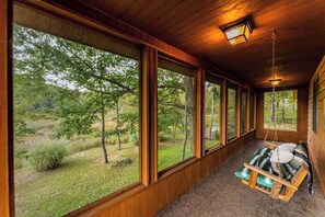 Interior - Quiet Waters LakeFront Escape (Preston County)