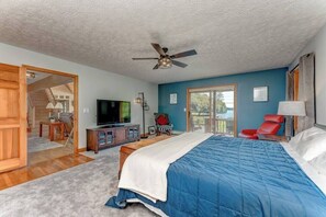 4 bedrooms, desk, iron/ironing board, travel cot