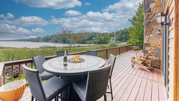 Outdoor dining - Quiet Waters LakeFront Escape (Preston County)