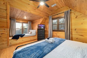 5 bedrooms, in-room safe, desk, iron/ironing board - 10% Off Member Deal•OMG Views•10 Min to Downtown•Private•Hot Tub•Deck•Firepit (Blue Ridge)