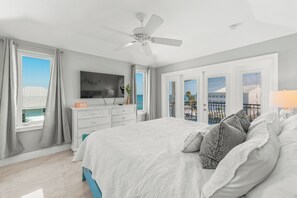 4 bedrooms, individually decorated, individually furnished, desk - A Pirate's Dream Ami-private House-heated Pool-4br-water Views From Every Room (Holmes Beach)