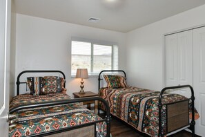 3 bedrooms, iron/ironing board, WiFi, bed sheets