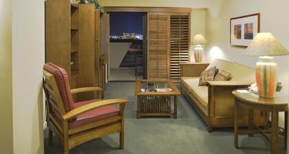 Las Vegas | Luxury Vegas Retreat | Pool + Hot Tub | Penthouse Sleeps 6