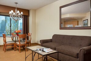 TV - Diamond Resorts Polo Towers Suites - 1 Bedroom Accessible No Roll in Shower (Las Vegas)