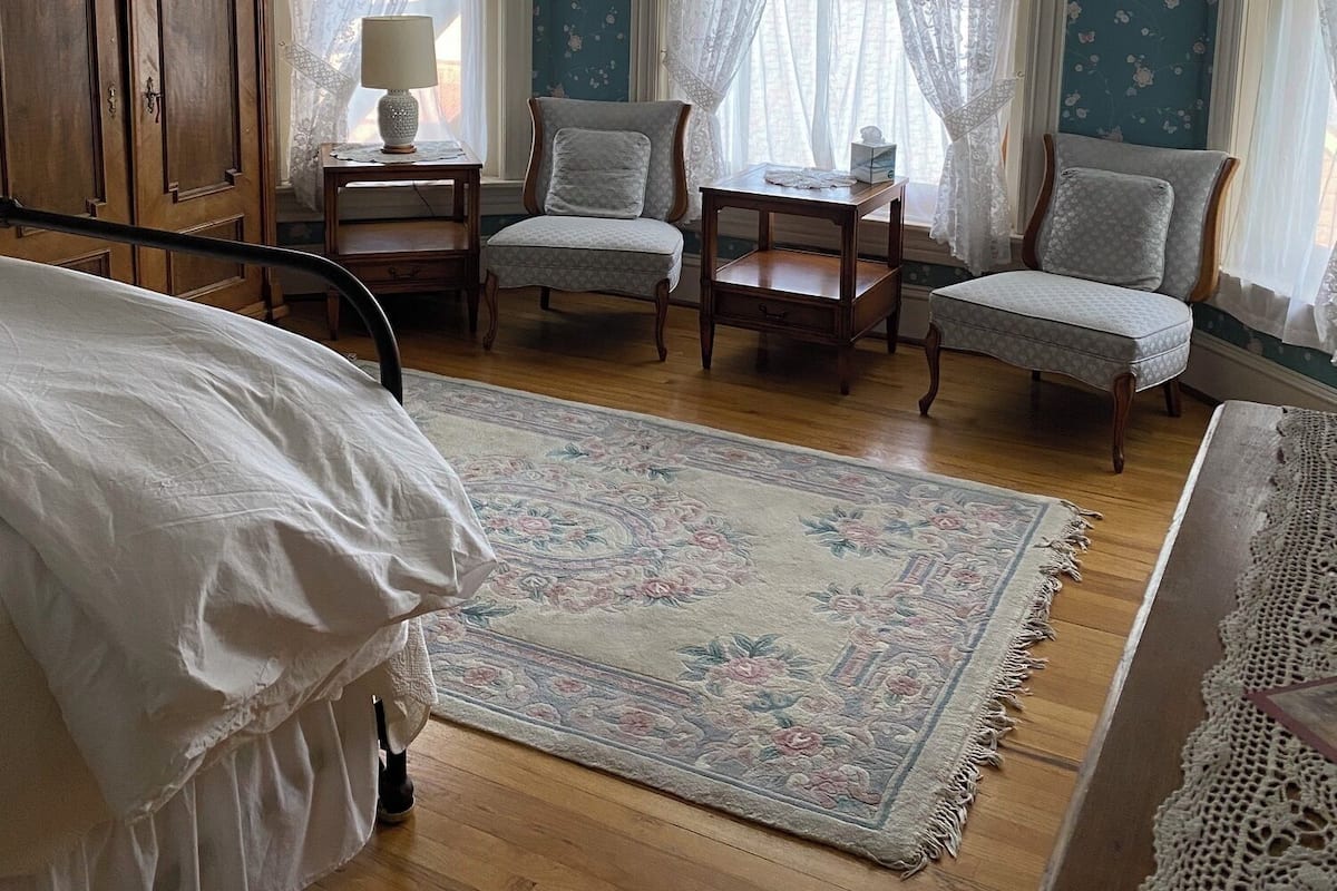 1 bedroom, premium bedding, down duvets, individually decorated