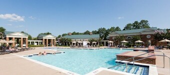 Williamsburg | Family Heritage Stay | Pool + Hot Tub | 2BR Condo