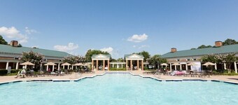 Williamsburg | Family Heritage Stay | Pool + Hot Tub | 2BR Condo