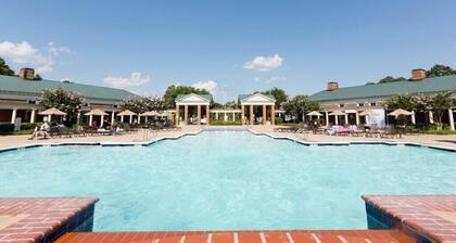 Williamsburg | Family Heritage Stay | Pool + Hot Tub | 2BR Condo