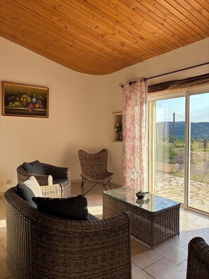 Télévision, table de tennis de table