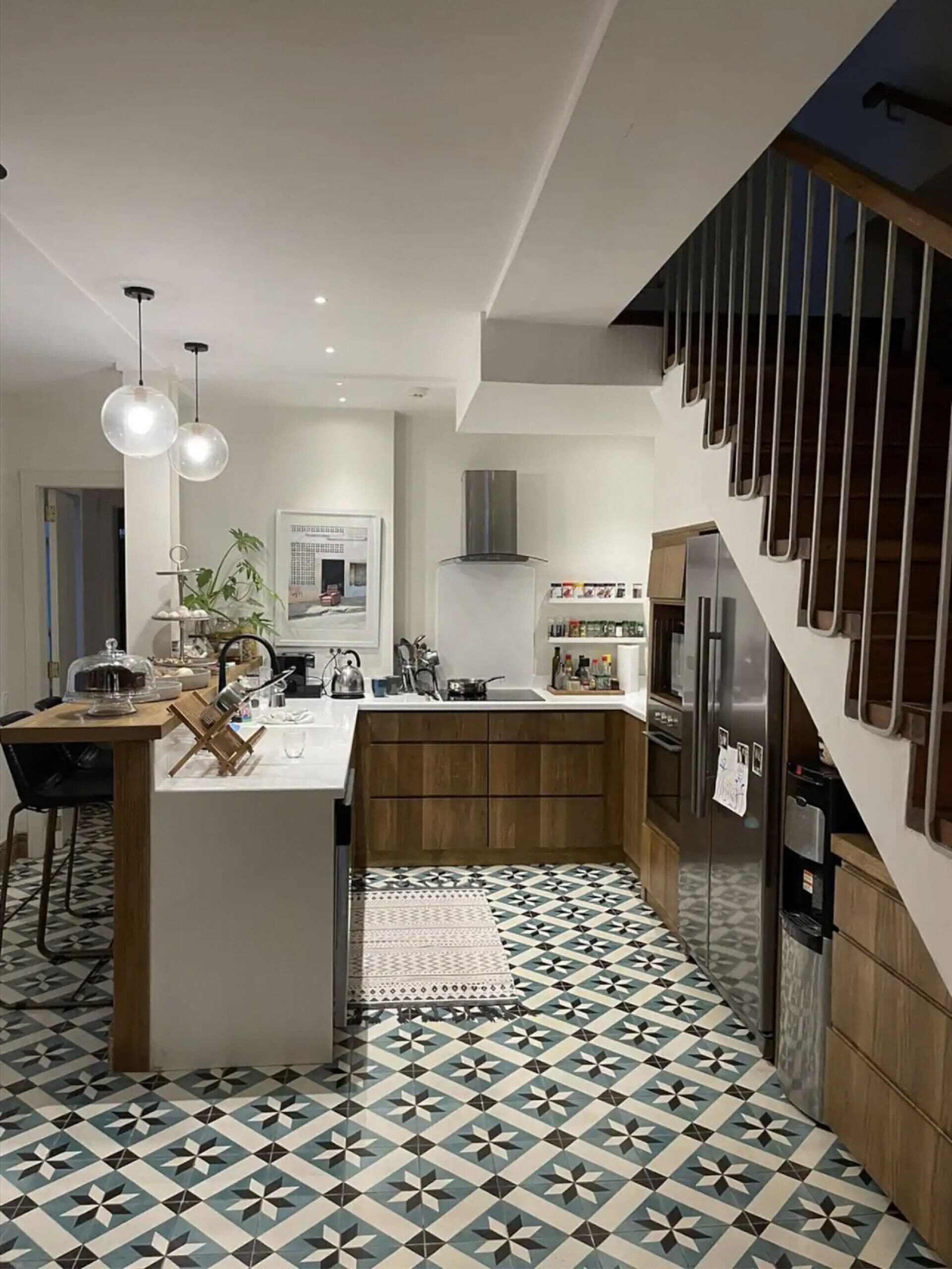 Refrigerador, microondas, horno y cafetera y tetera 