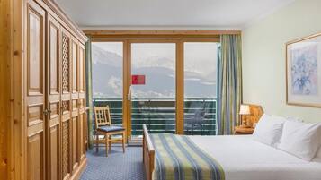 In-room safe, iron/ironing board, travel crib, WiFi