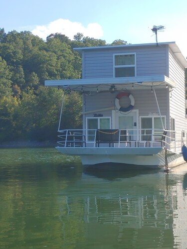 
Beautiful Houseboat home
