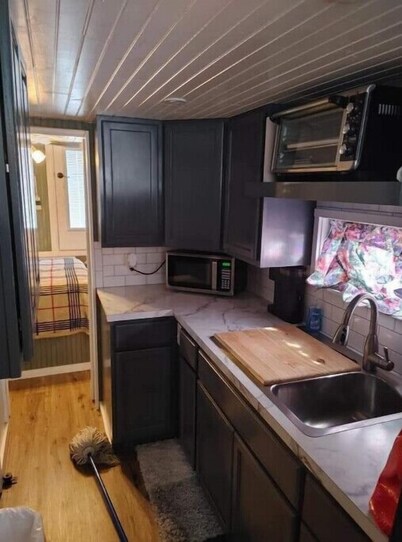 
Beautiful Houseboat home
