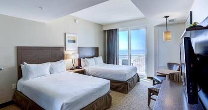 Virginia Beach | Ocean View Balcony Stay | Pool & Beach | Studio