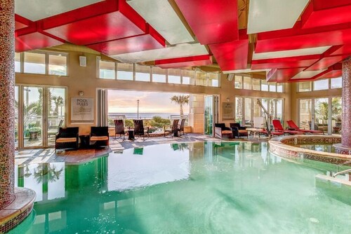 Virginia Beach | Ocean View Balcony Stay | Pool & Beach | Studio