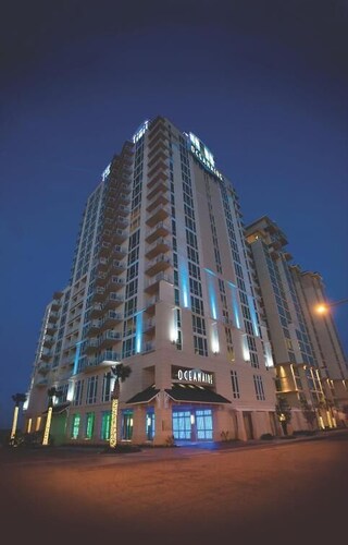 Virginia Beach | Ocean View Balcony Stay | Pool & Beach | Studio